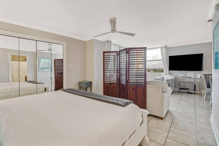 Exterior 4, Beach & Tennis 5001, Collier