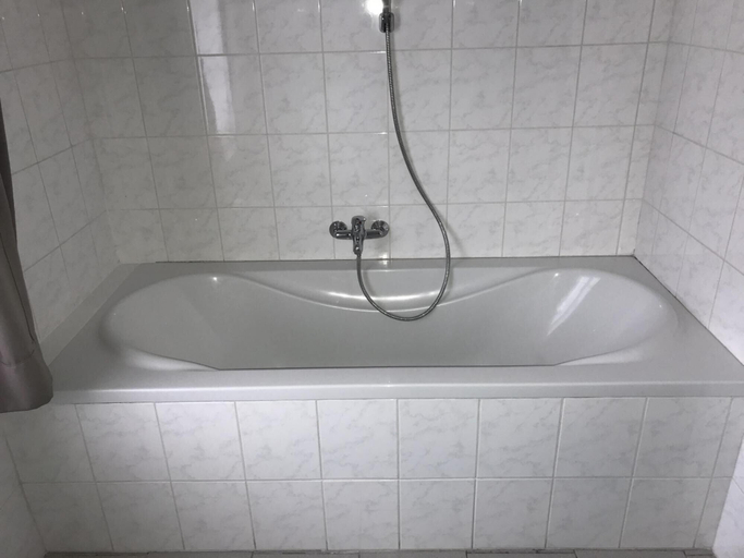 Bathroom, Cozy Vacation Home for 8 Persons in Heers, Limburg