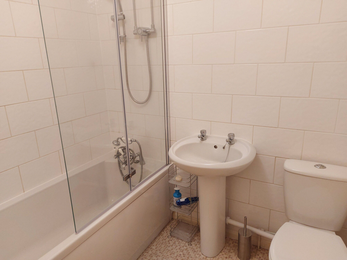Bathroom 5, Tranquil Northampton Retreat, Northamptonshire