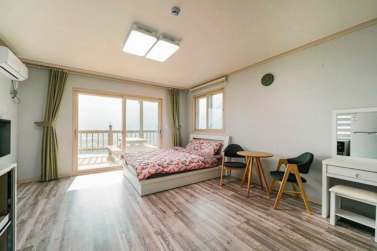 Bedroom 3, Gurye Seomjingangnaru Pension, Gurye