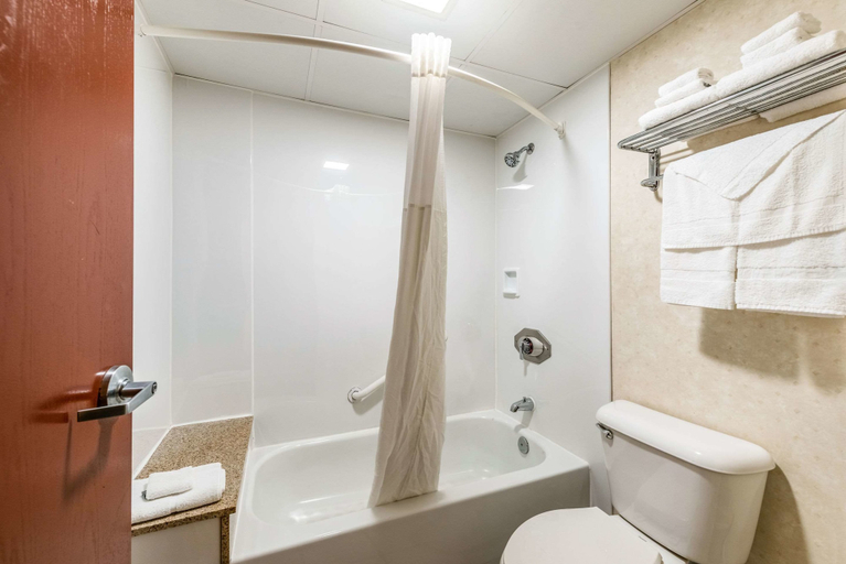 Bathroom 4, Quality Inn Bradley - Bourbonnais, Kankakee