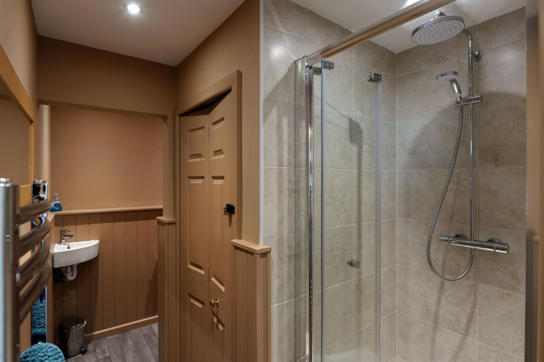 Bathroom 4, Sea View Apartment - Sea Front Apartment With Views, Pembrokeshire