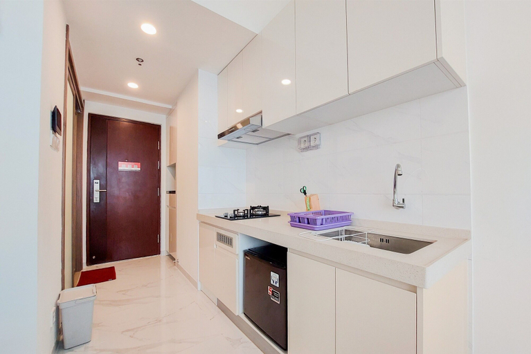 Private kitchen 2, Elegant And Stylisth Studio At Sky House Bsd Apartment, Tangerang Selatan