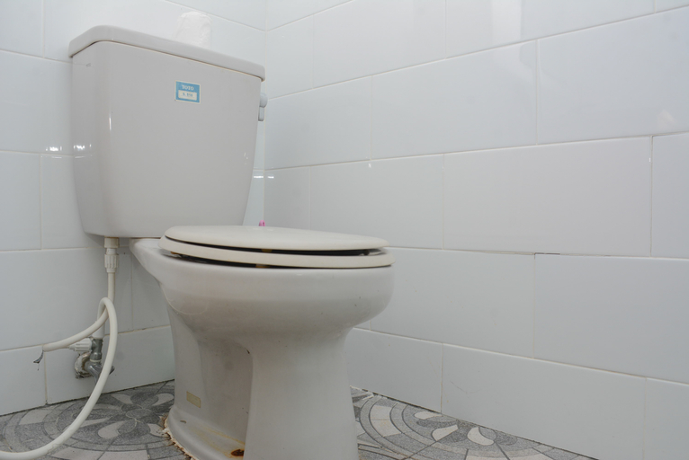 Bathroom 5, Cozy 2BR at Taman Rasuna Kuningan Apartment By Travelio, Jakarta Selatan