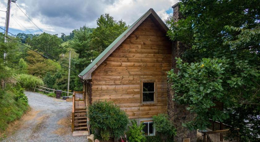 1 Treetops Retreat, Watauga