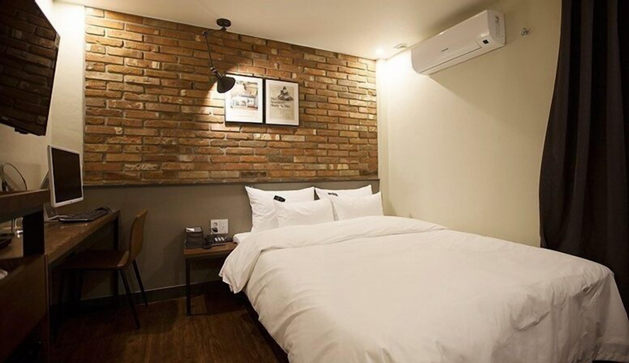 Bedroom 12