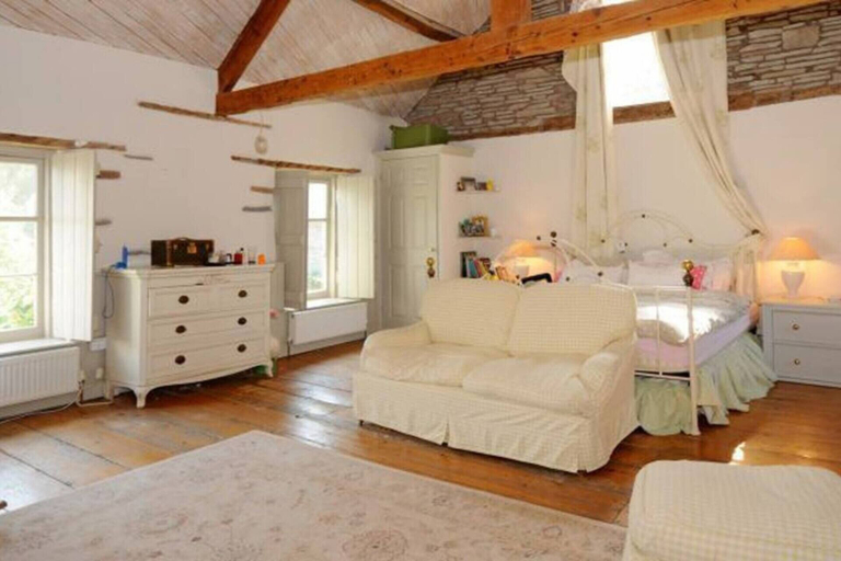 Bedroom, The Hillis Farmhouse - 6 Bed - Sleeps 11 - Pets, Powys