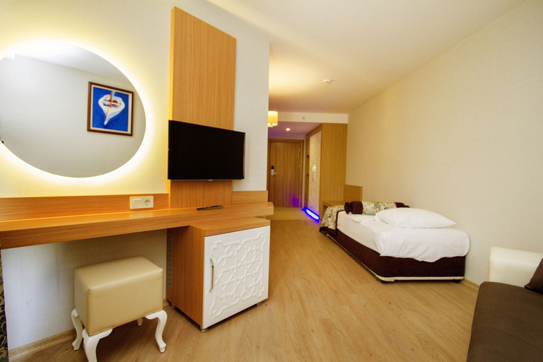 Bedroom 4, Blue Wave Suite Hotel - All Inclusive, Alanya