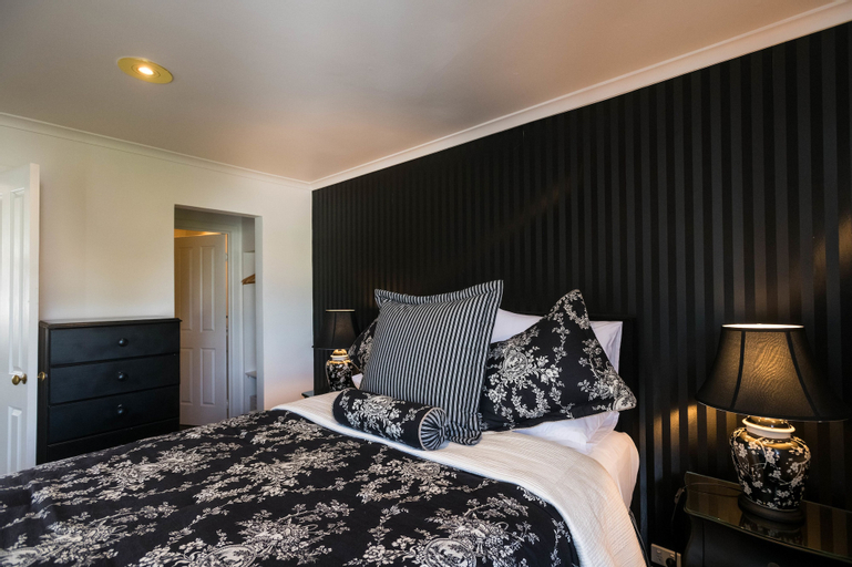 Bedroom 27