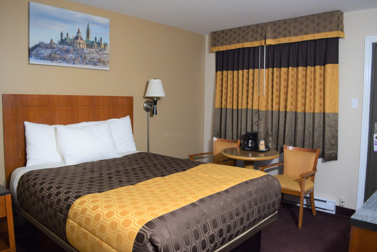 Bedroom 3, Knights Inn Arnprior, Renfrew