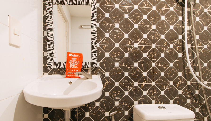 Bathroom 10
