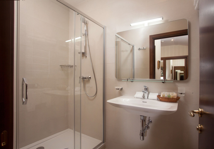 Bathroom 5, Hotel Otrada, Odes'ka