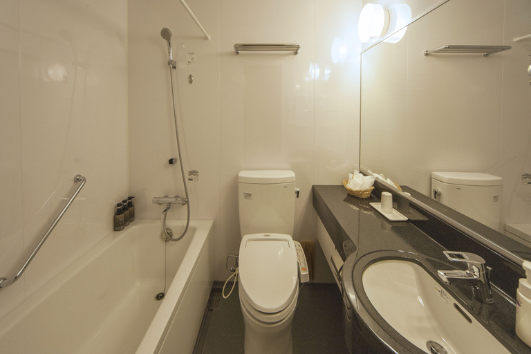 Bathroom 4, Kobe Seishin Oriental Hotel, Kobe