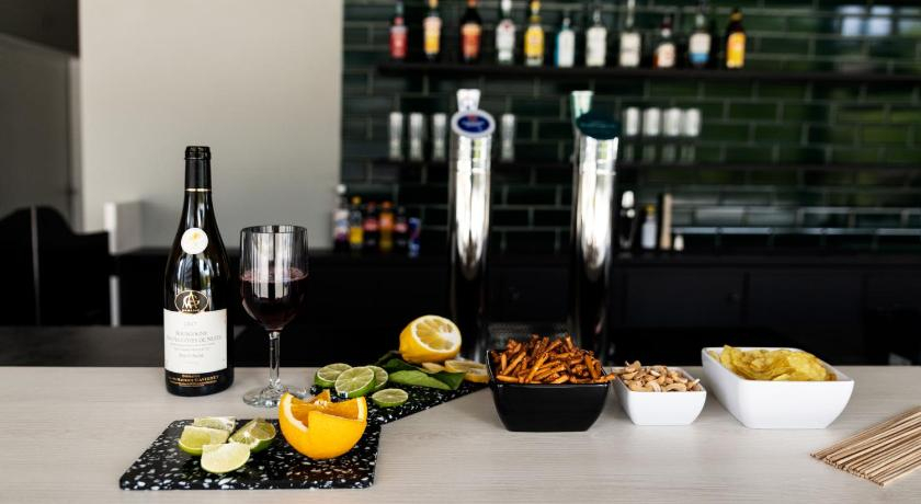 Food & Drinks 11