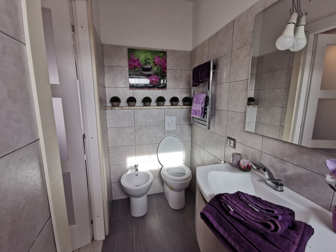 Bathroom, Apartment - Sleeps 2 - Parking - 5min To La Frasca, Rome