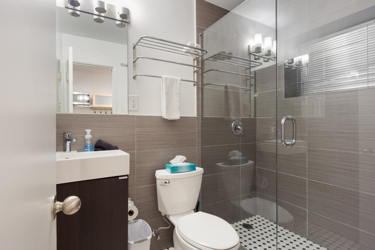 Bathroom 3, CPB Quiet Studio Perfect for Travel Nurses, Atlanta