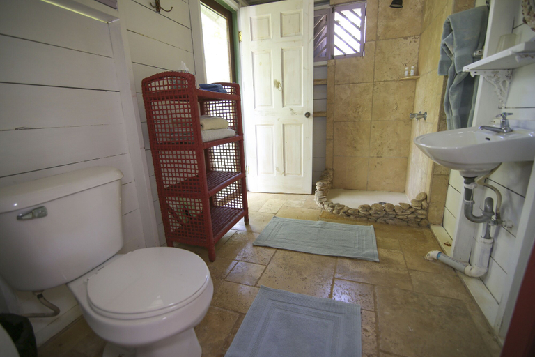 Bathroom 4, Tingalaya's Retreat