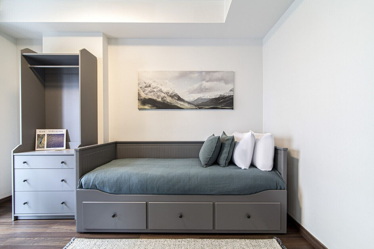 Room 3, Sleek Residence Flat With Great Location in Sisli, Şişli