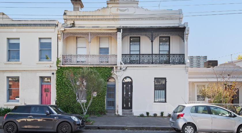 Elegantly Spacious 4-Bed Terrace House, Yarra - North