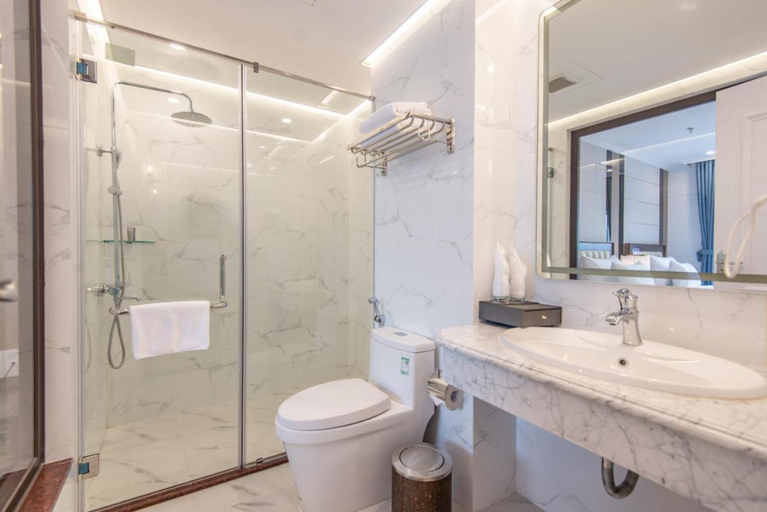 Bathroom 4, Reyna Luxury Hotel, Từ Liêm