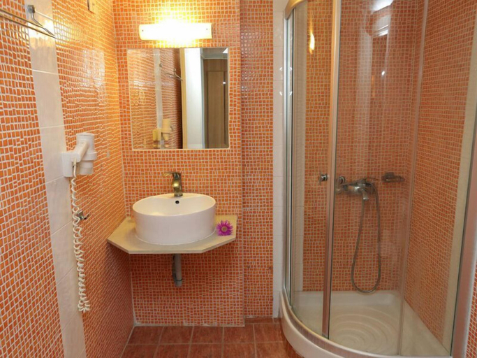 Bathroom 5, Hotel Zoe, East Macedonia and Thrace