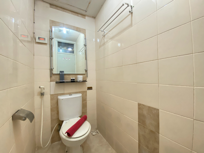 Bedroom 2, Comfortable 2BR Apartment at The Edge Cimahi By Travelio, Cimahi