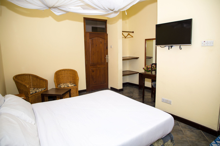Bedroom 2, Saadani Park Hotel, Pangani