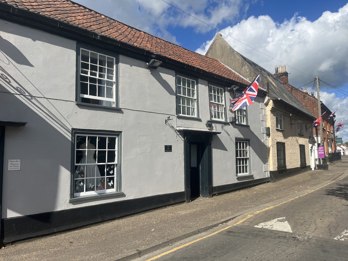 Exterior & Views 2, Stylish Historic Apartment - Sleeps 3 & Parking, Norfolk