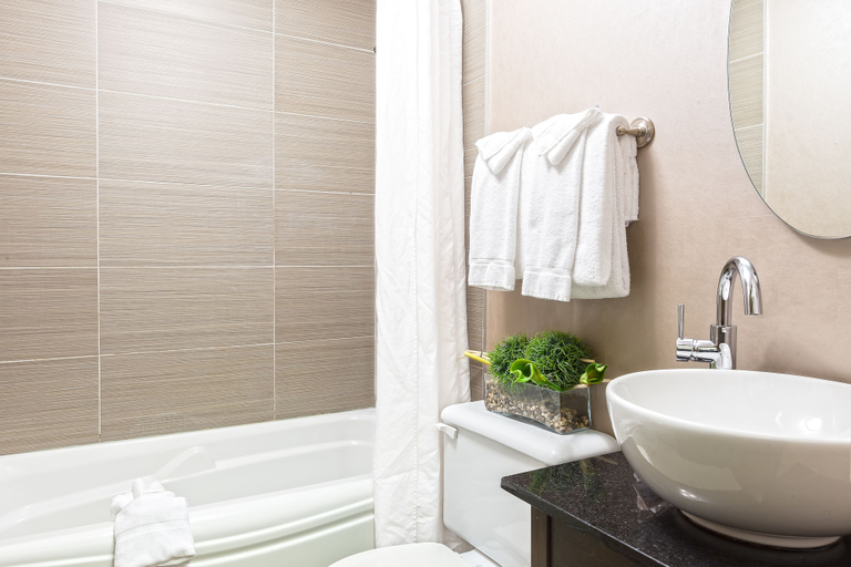 Bathroom 4, Hotel Universel, Communauté-Urbaine-de-Québec