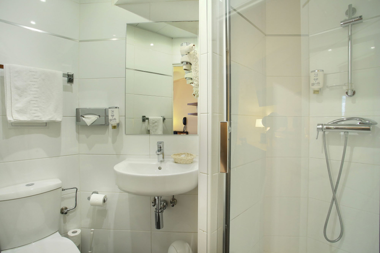 Bathroom 4, Hotel Murat, Paris