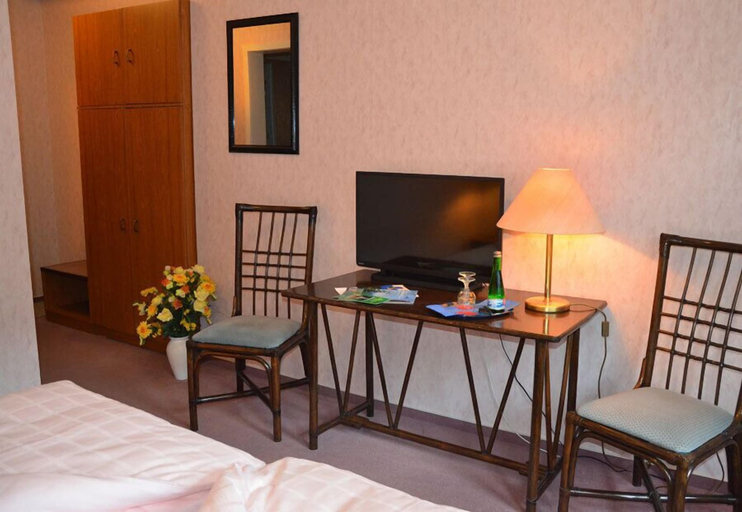 Bedroom 4, Hotel Restaurant Zur Hallenburg, Schmalkalden-Meiningen