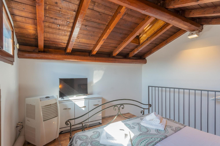 Room 2, Via Muralto 13 in Como, Como