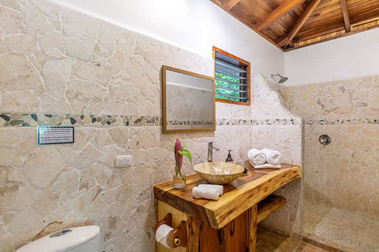 Bathroom 3, Makanas Beach Bungalows, Puntarenas