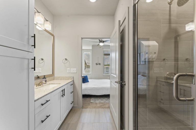 Bathroom 4, Prime Soco Charming 1BR King Suite w Pool Parking, Travis