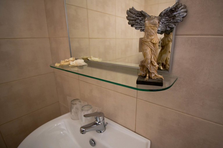 Bathroom 5, Adams Hotel, Attica