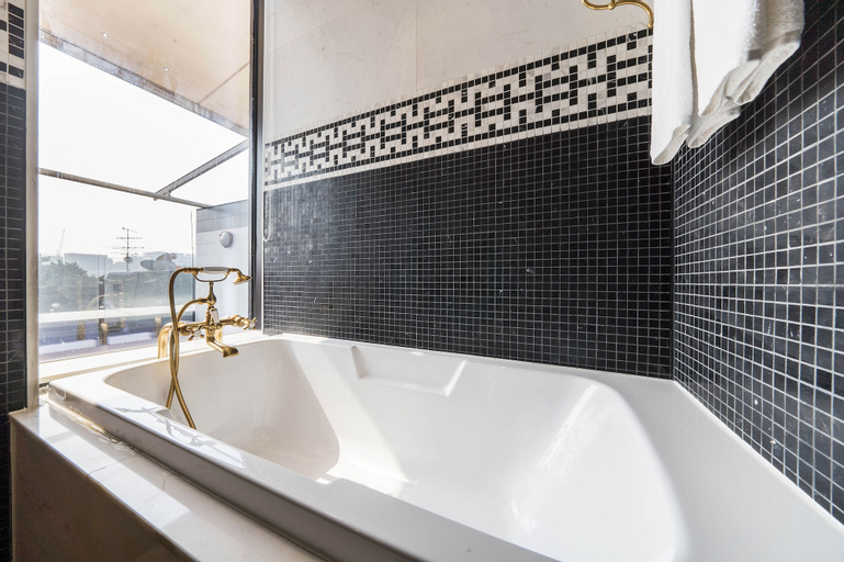 Bathroom 26