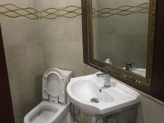 Bathroom 5, Lake 47 Suites, AbujaMun