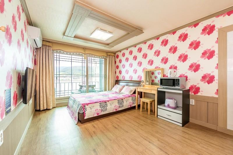Bedroom, Namhae Jijok Pension, Namhae