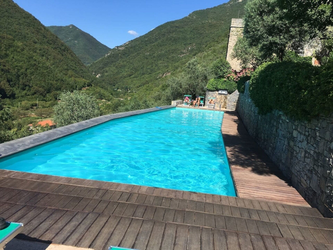 Sport & Beauty, La Scala Sleeps 4 With Mountain Views, Savona