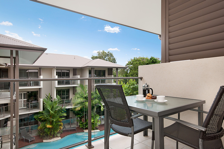 Exterior & Views 18