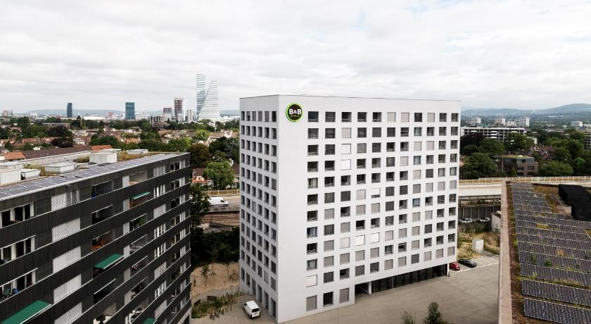 Exterior & Views 28
