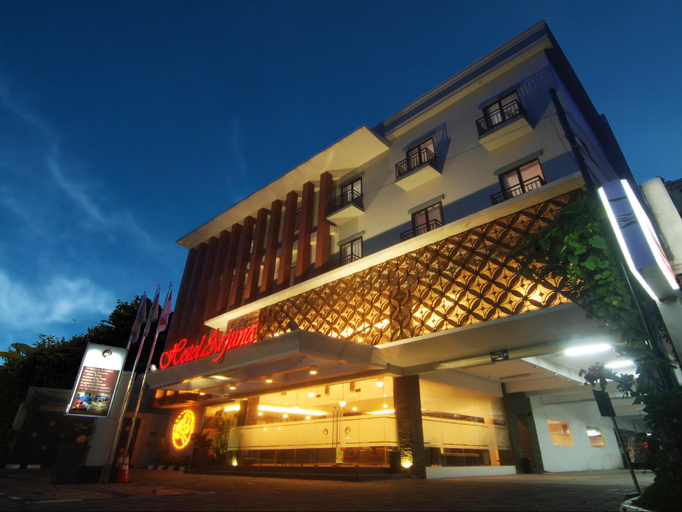 Exterior & Views 30