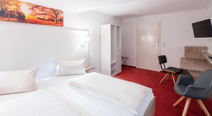 Bedroom 2, Hotel Hopener Wald ,Self Check In, Vechta