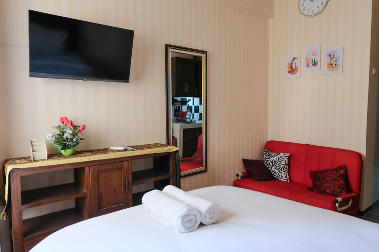 Bedroom 4, Homey and Cozy Studio Room at Suites @Metro Apartment By Travelio, Bandung