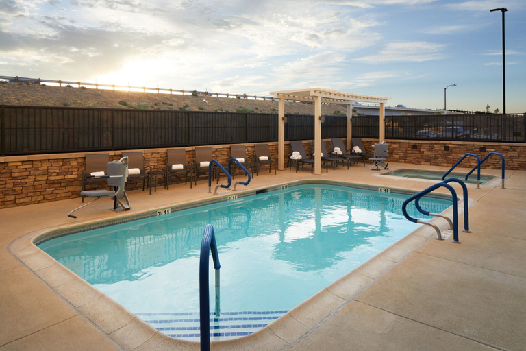 Sport & Beauty 5, Fairfield Inn & Suites by Marriott Palmdale West, Los Angeles