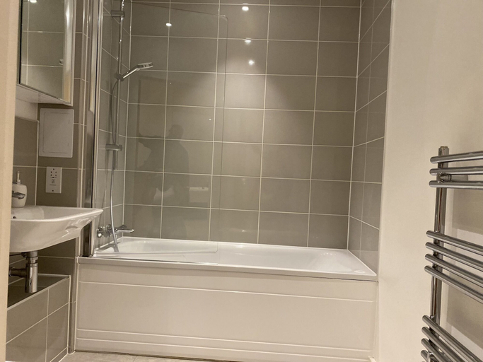 Bathroom 4, Cosy Stunning two Bed Apartment With Balcony, London
