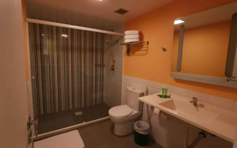 Bathroom 5, ibis Styles Balneario Camboriu, Balneário Arroio do Silva