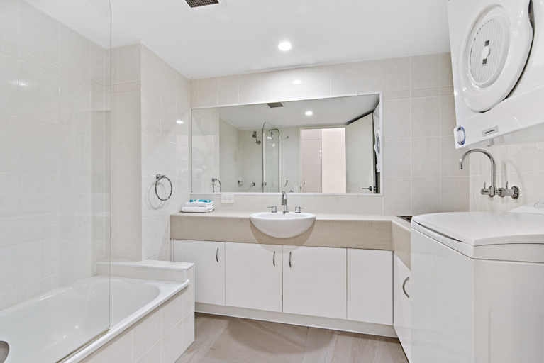 Bathroom 5, Beachcomber on the Spit, Maroochy - Mooloolaba