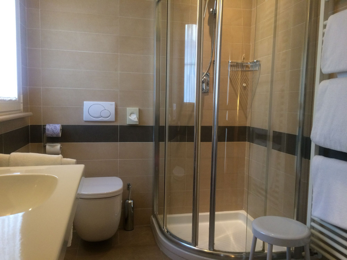 Bathroom 3, Hotel Accademia, Rimini
