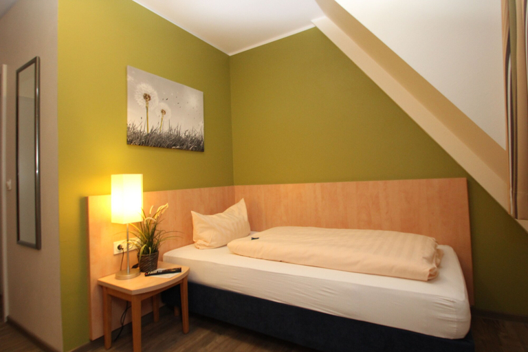 Bedroom 3, Hotel-Gasthof Weißes Roß, Aschaffenburg